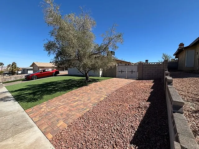 409 Daffodil Dr — Photo 3