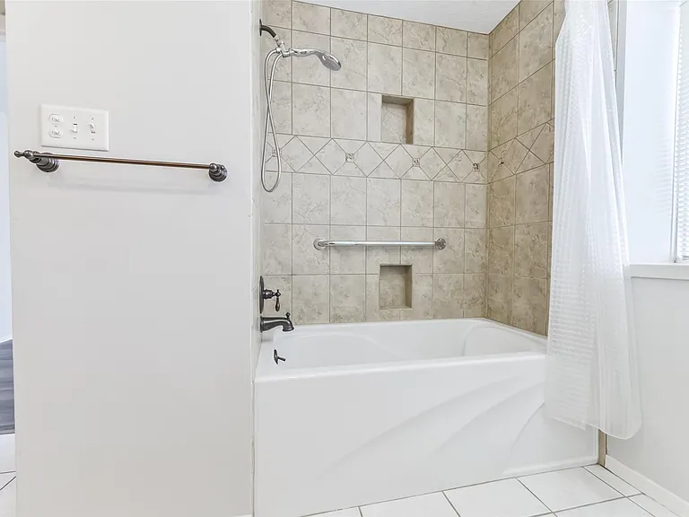 16606 Burlcreek — Photo 25