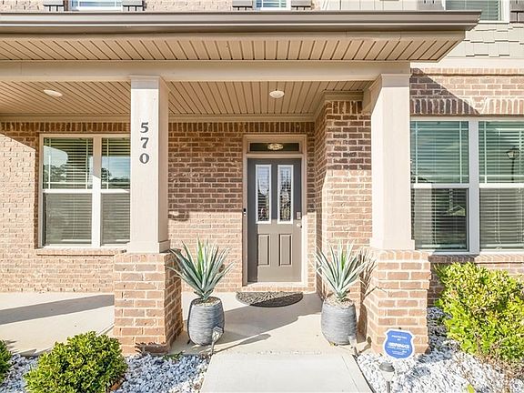 4th image of 570 Rose Hill Ct