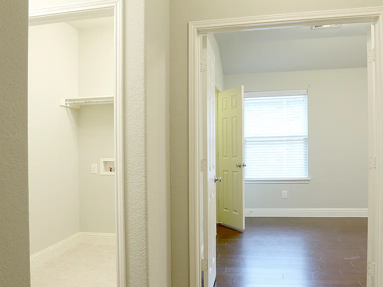 1108 Kingston Ct — Photo 12