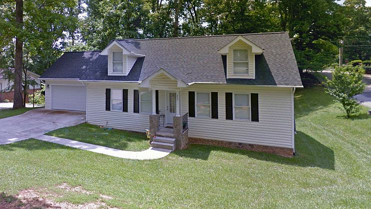 2nd image of 300 Dogwood Dr