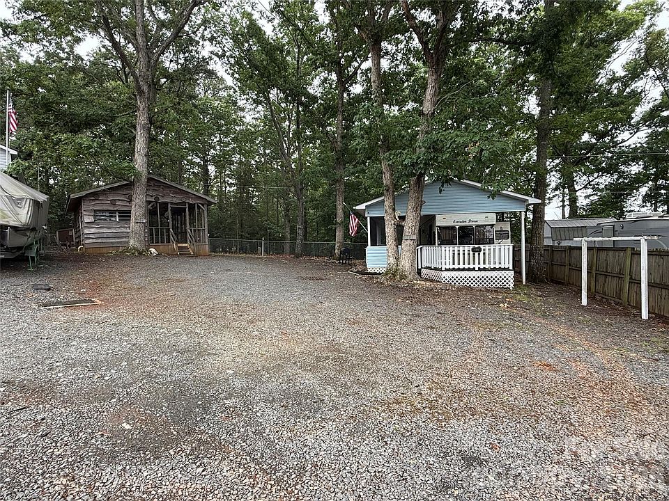 1st image of 107/109 Holly Cove Trl