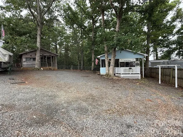 107/109 Holly Cove Trl, Mount Gilead, NC 27306
