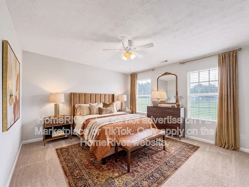 4 bed, 2.0 bath, 2400 sqft, $2,175 — Photo 4