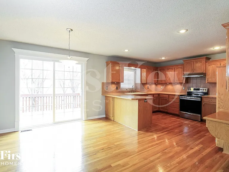 707 Corrington Dr — Photo 4