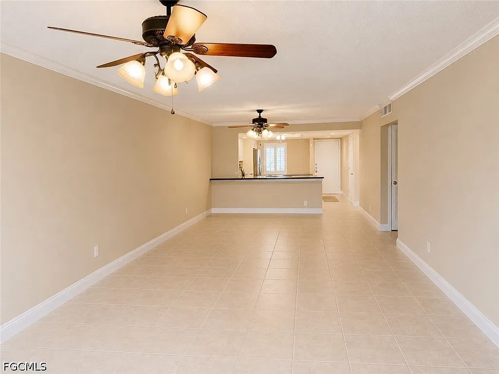 2264 Winkler Ave — Photo 4