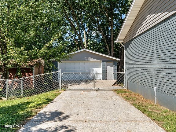 3rd image of 8902 Aristides Dr
