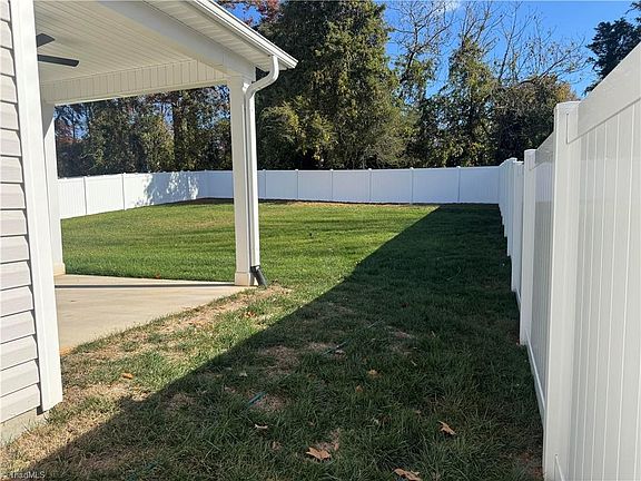 2nd image of 3043 Loch Dr