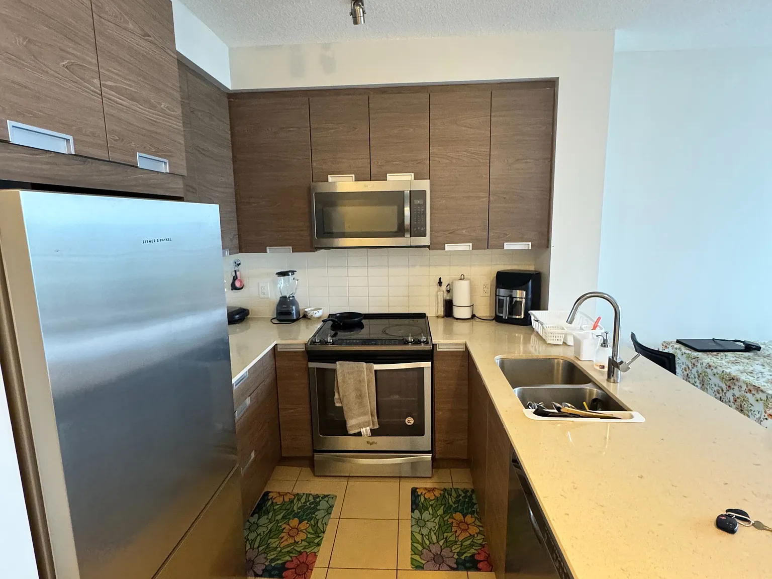 Amber Condos — Photo 3