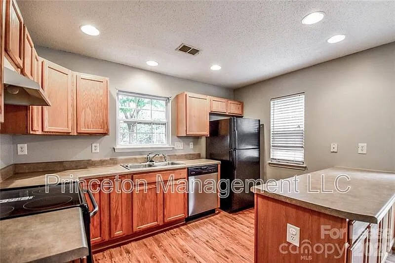 Brookhaven — Photo 2