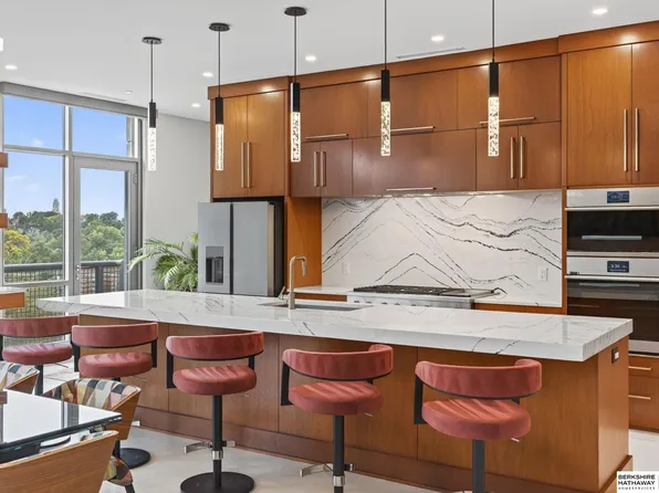 3201 Dodge Ct #5810, Omaha, NE 68131