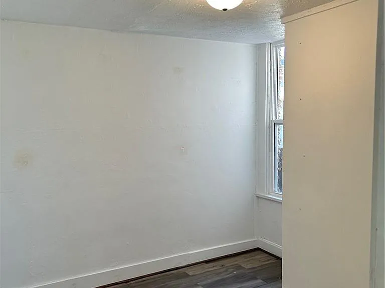 438 Clover St — Photo 4
