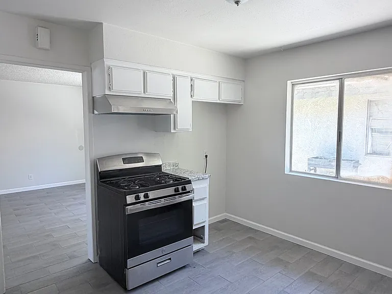 3412 N Chester Ave #C — Photo 7