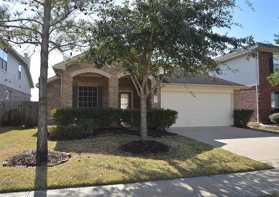 1st image of 24607 Hampton Lakes Dr