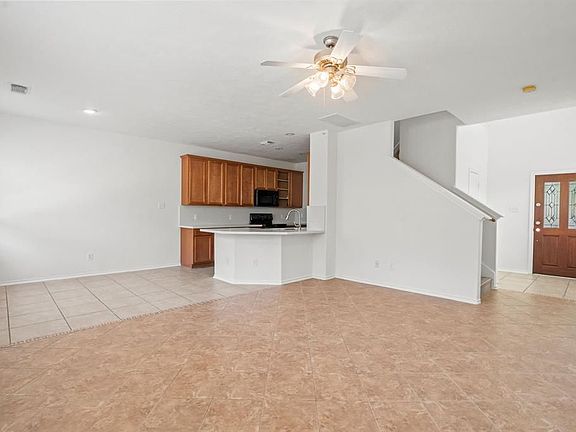 3rd image of 35 Wickerdale Pl