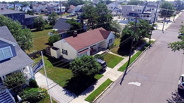 2nd image of 303 Belvoir Ave