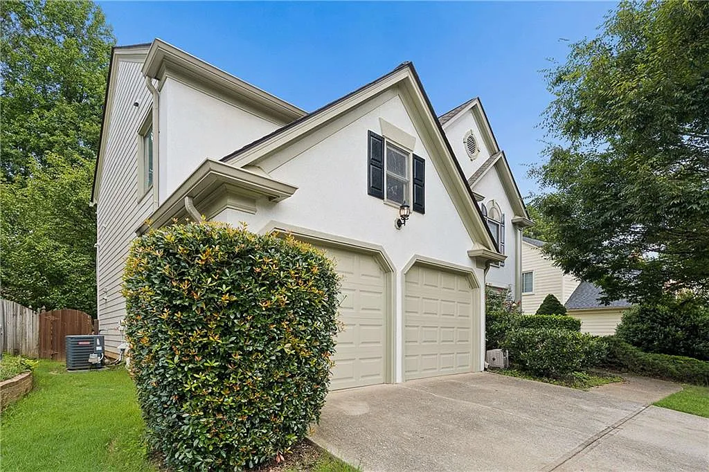 3 bed, 2.5 bath, 1520 sqft, $2,925 — Photo 2
