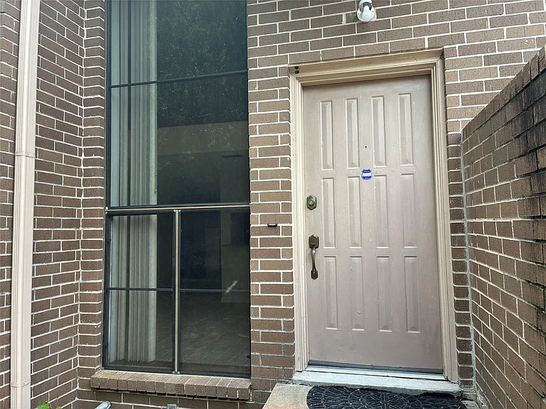 13784 Hollowgreen Dr — Photo 27