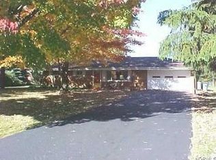 1527 Meadowlawn Dr, Macedonia, OH 44056