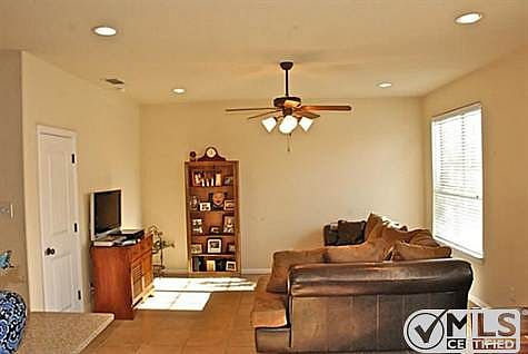 4th image of 1420 Lauren Ln