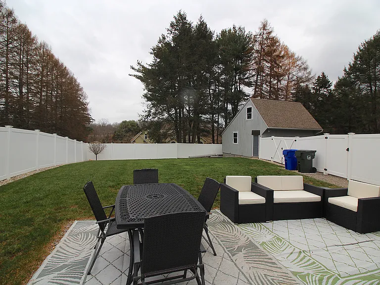 114 Richard St — Photo 18