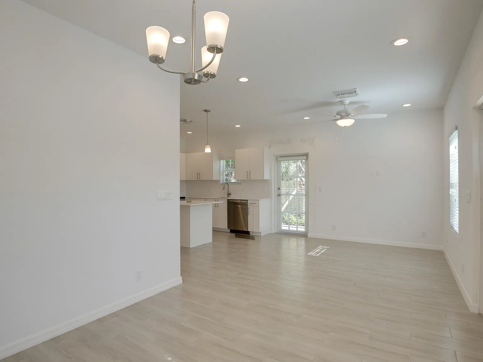 2 bed, 2.0 bath, 1140 sqft, $2,300 — Photo 4