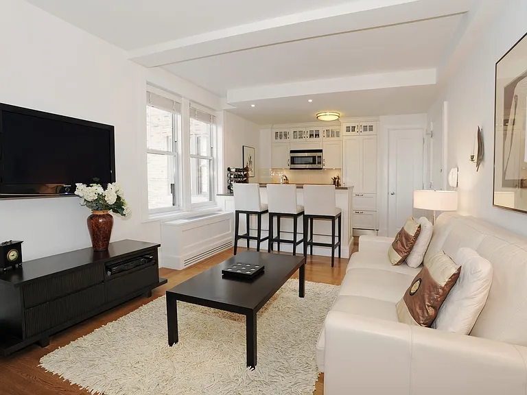 27 W 72nd St #1514 — Photo 4