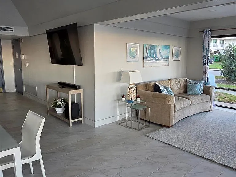 100 Oakmont Ln #305 — Photo 13