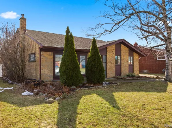 2765 Dunlop St, Trenton, MI 48183