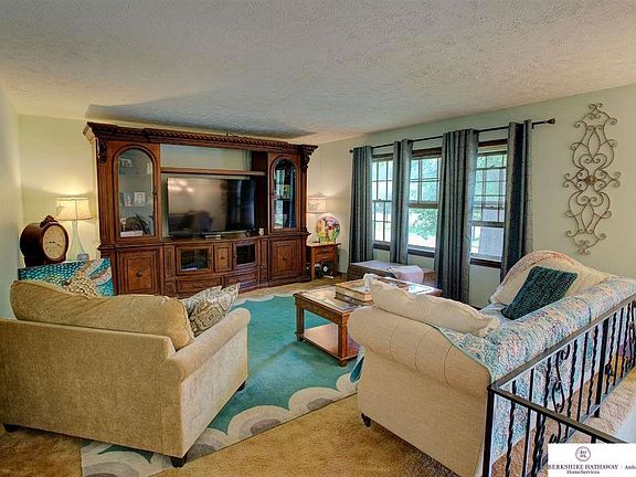 3rd image of 11692 Roanoke Blvd