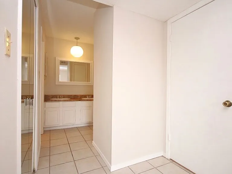 2303 W Michigan Ave #F9 — Photo 11