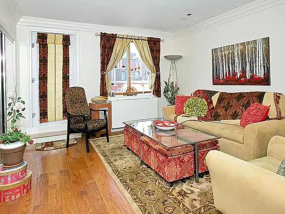 3rd image of 3800 Blackstone Ave #Penthouse N