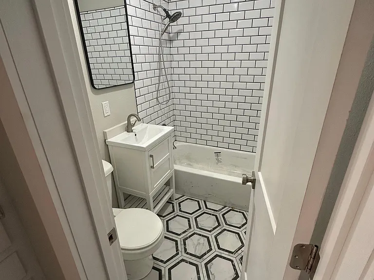 3325 S Sergeant Ave — Photo 4