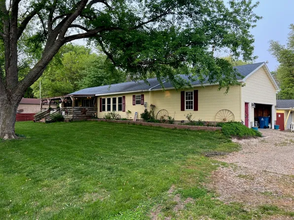 616 S 2nd St, San Jose, IL 62682