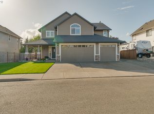 105 S 6th St, Carlton, OR 97111