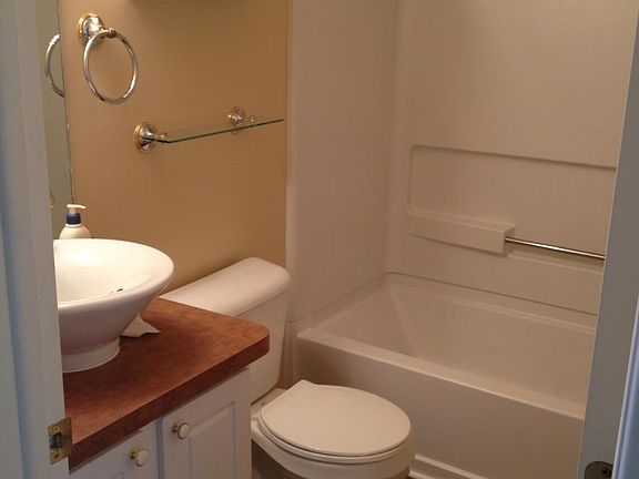 5th image of 23422 Grayson Dr #1