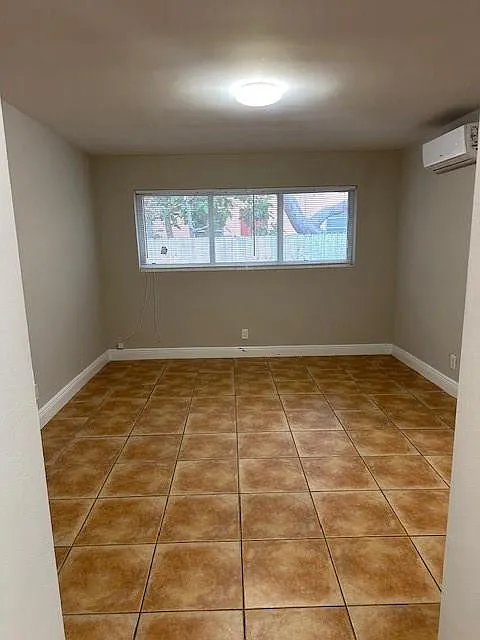 2 bed, 2.0 bath, 7499 sqft, $2,150 — Photo 4