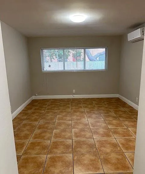 1440 Miami Rd #9 — Photo 4