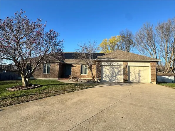 607 Horseshoe Dr, Pleasant Hill, MO 64080