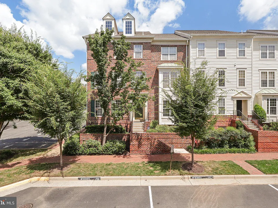 8846 Ashgrove House Ln #101