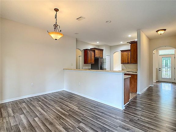 5th image of 427 S Leavitt Ave
