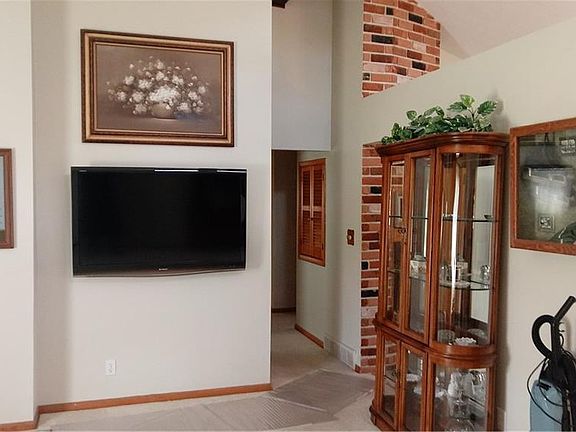 3rd image of 26928 Westwood Ln