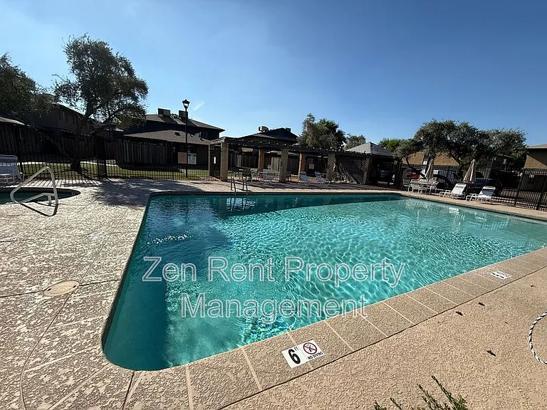 286 W Palomino Dr #146 — Photo 3