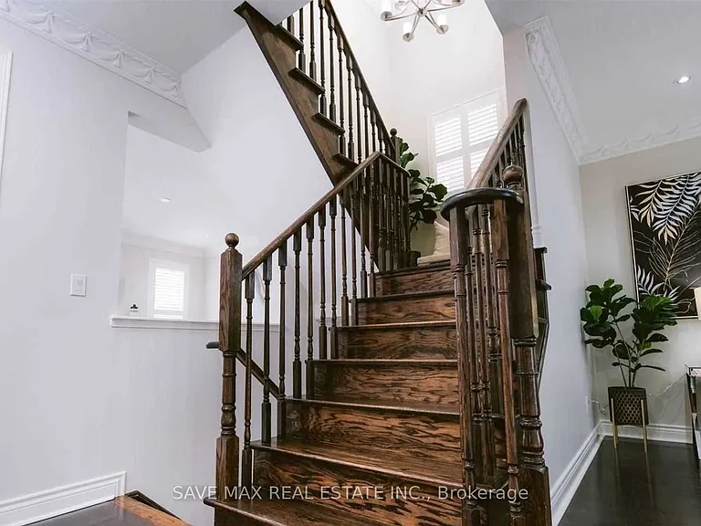 162 Ted Miller Cres — Photo 9