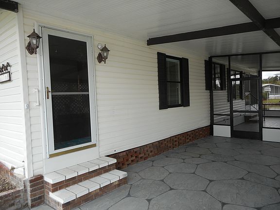 3rd image of 1760 Beverly Dr