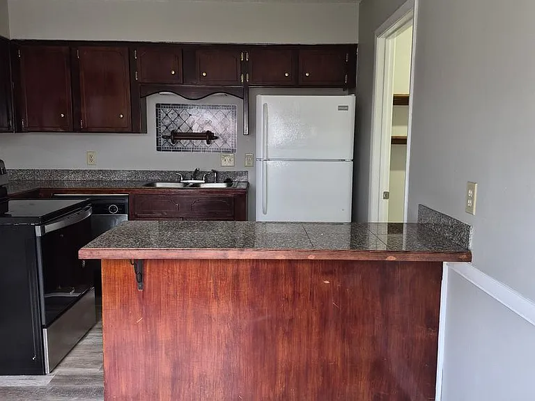 242 Garden Cir — Photo 9