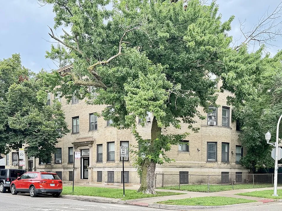 923 Waveland #D2