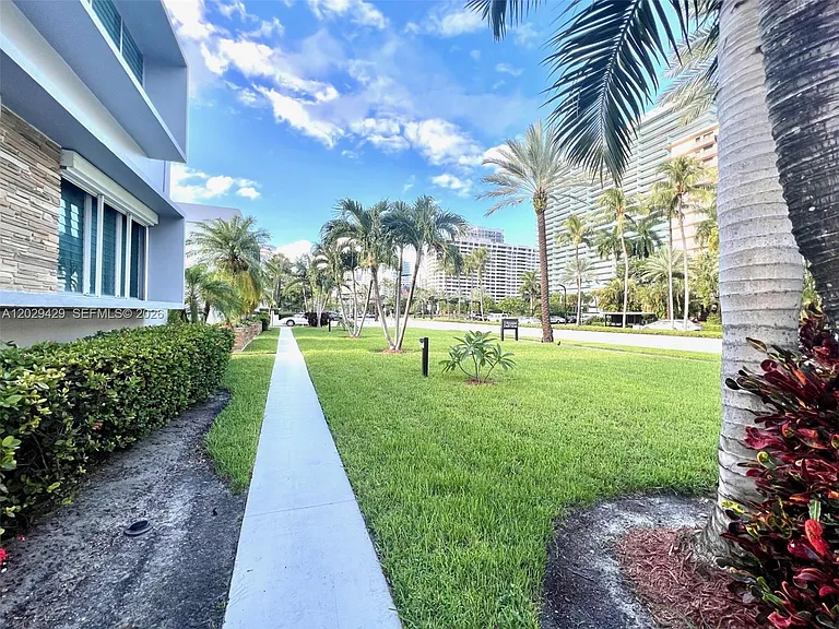 10178 Collins Ave #107 — Photo 30
