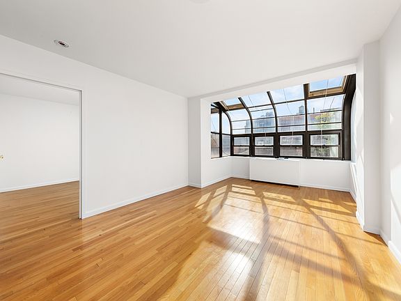 5th image of 259 Elizabeth St #6E