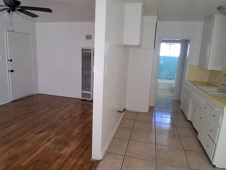 820 W 93rd St #4 — Photo 18